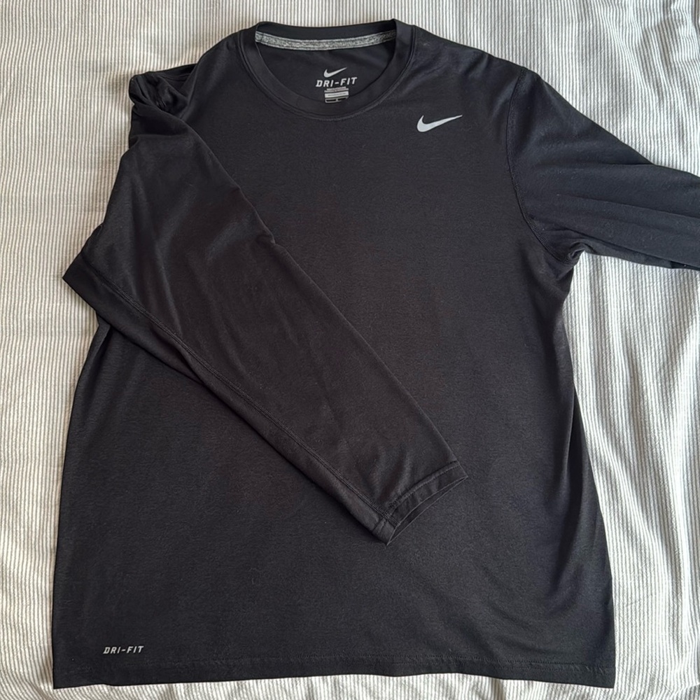 Men’s Nike Dri Fit Long Sleeve 
Size L
Black
Like New